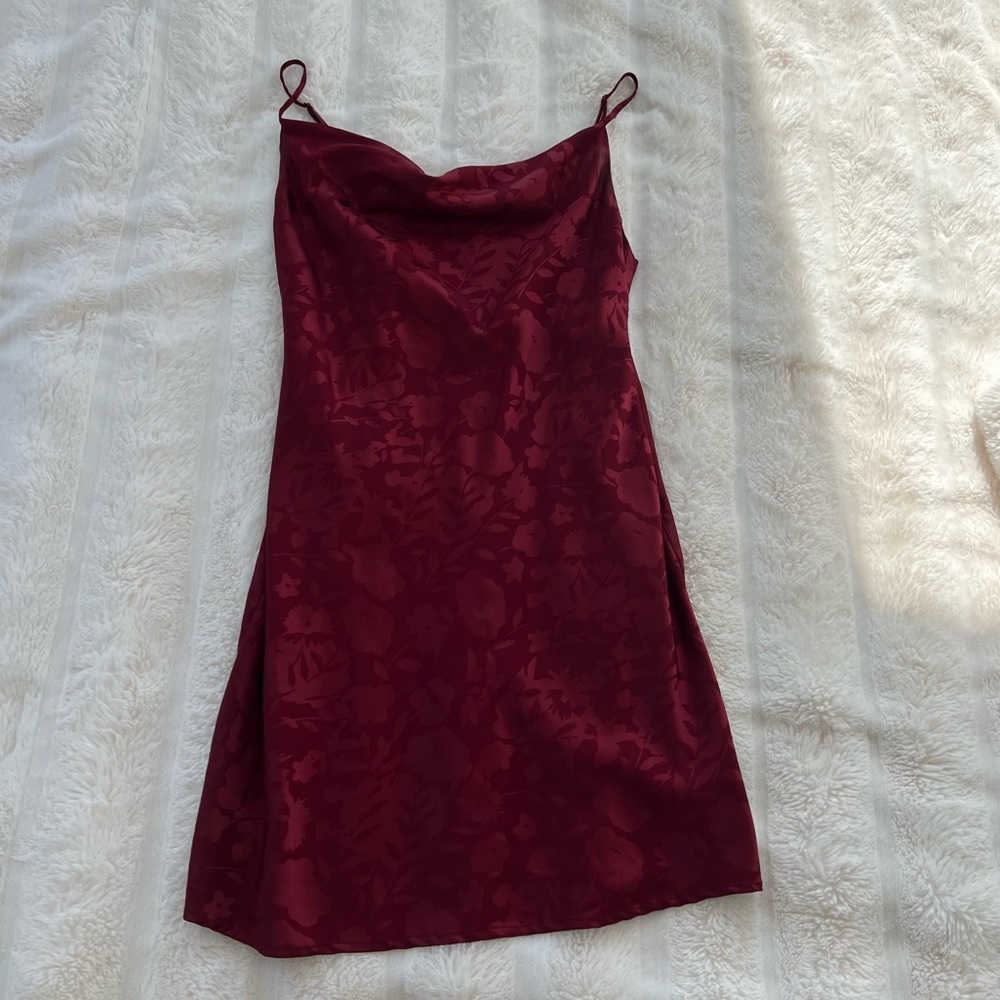 Scoop neck red burgundy short dress